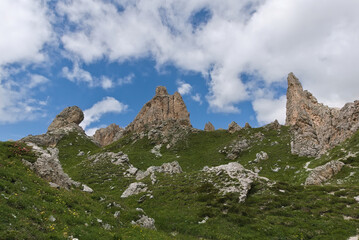 Obraz premium scenic view of the Dolomite rocks in summer