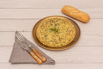 The number of eggs can vary depending on the amount of potatoes, but generally between 4 and 6 eggs are used for a medium-sized tortilla