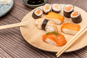 With the rise of takeout, many restaurants offer nigiri to go