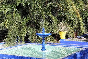 Fontaine du jardin botanique à Marrakech au Maroc