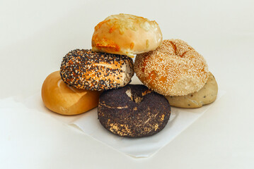 Bagels are a traditional type of bread of Jewish origin that is characterized by a ring shape with a hole in the center
