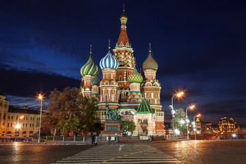 Obraz premium Pokrovsky Cathedral on Red Square at night. Monument of ancient Russian architecture of the 16th century. Moscow, Russia