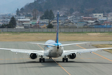 山形空港 小型旅客機のタキシング Plane Taxing in Yamagata Airport