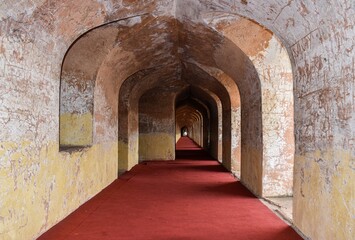Narrow corridor at Bara Imambara (Bhool Bhulaiyaa)
