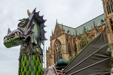 un char qui représente le Graoully,, le dragon ailé légendaire et mythique de Metz en Lorraine
