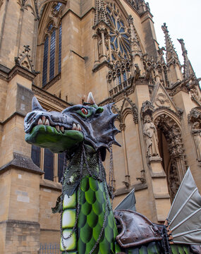 un char qui repr&eacute;sente le Graoully,, le dragon ail&eacute; l&eacute;gendaire et mythique de Metz en Lorraine