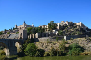 Obraz premium A journey through Madrid, Toledo, Segovia, and El Escorial offers a captivating blend of history, architecture, and cultural treasures. Start in Madrid, Spain's vibrant capital, exploring landmarks li