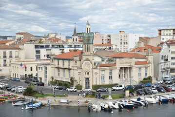 Le canal royal de Sète en été. France