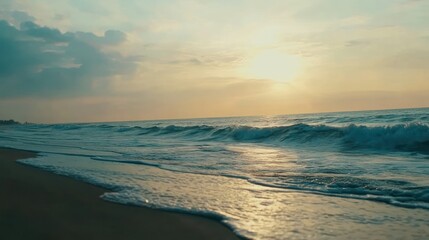 Obraz premium Serene Sunrise Seascape: Golden Hour Beach Waves