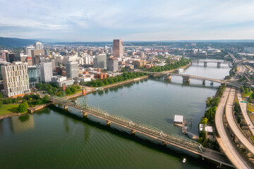 Obraz premium Various day and sunset drone scene of Portland Oregon, Willamette river and downtown, Aerial drone footage