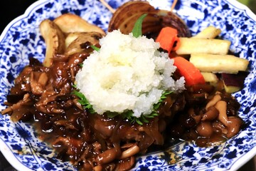 煮込みハンバーグの夕食
