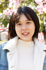 お花見での女性ポートレート