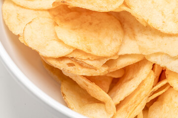 お酒のあてにポテトチップス