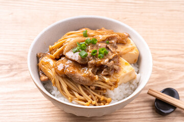 豚肉の肉豆腐丼