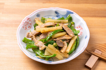 豚肉とピーマンとじゃがいもの味噌炒め