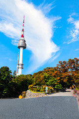 Obraz premium Namsan Tower and pavilion during the autumn leaves in Seoul, South Korea.