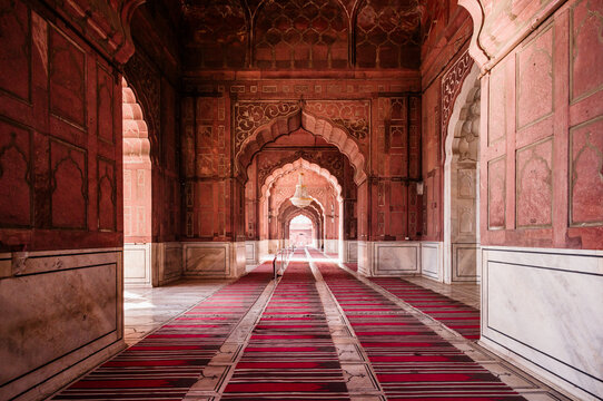 Red sandstone corridor inside Jama Masjid mosque, Delhi, India