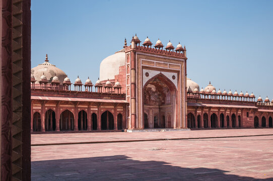 Jama Masjid mosque facade and courtyard, Fatehpur Sikri, India