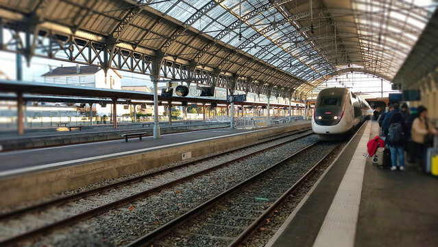 TGV INOUI en gare SNCF de Tarbes