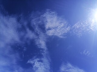 Obraz premium Interesting cloud pattern in blue sky, nature background