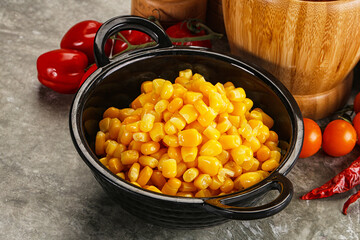 Sweet canned ripe corn grain