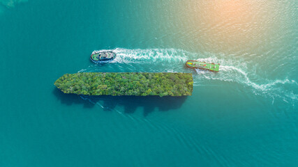 Obraz premium Container ship with green Leave. green transportation industry eco shipping for sustainable energy saving environmental low carbon. Express Cargo Container Ship with contrail in the ocean