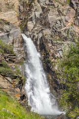 Obraz premium Kurkure waterfall. Chulyshman mountain valley, Ulagan district, Altai republic, Russia.