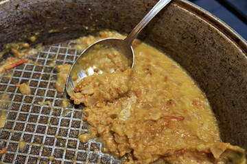 Sauce for meat dumplings cooked in a pan