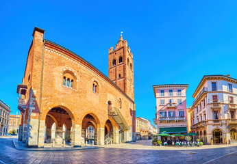 Obraz premium Panorama of Palazzo dell'Arengario on Piazza Roma in Monza, Italy