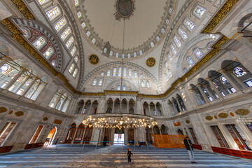 Obraz premium A beautiful view of the Nuruosmaniye Camii, the mosque near the Grand Bazaar in Istanbul, Turkey