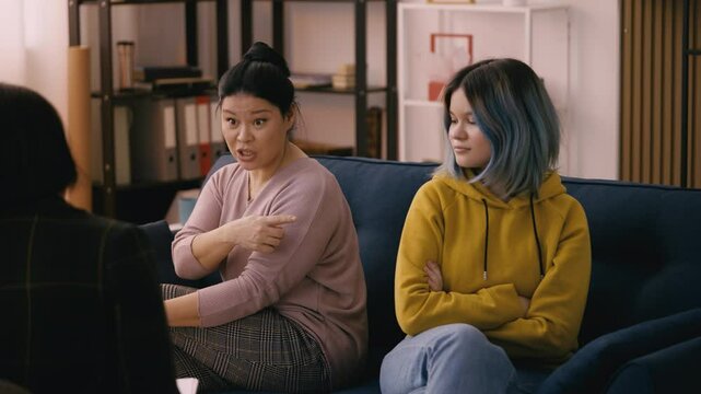 Mom complains to a psychologist about her rebellious teen daughter's behavior