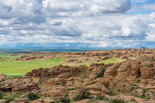 몽골 바가가즈링촐로의 초원 Grasslands of Baga gazryn chuluu, Mongolia