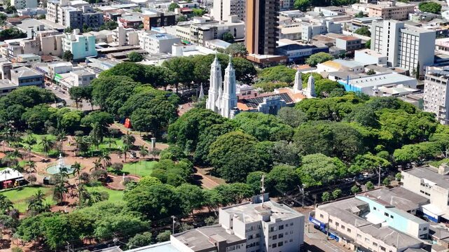 Catedral S&atilde;o Jos&eacute;, Campo Mour&atilde;o, Paran&aacute;. Um vista a&eacute;rea do centro da cidade. 