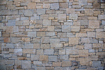 Natursteinmauer, Fassade eines alten Gebäudes