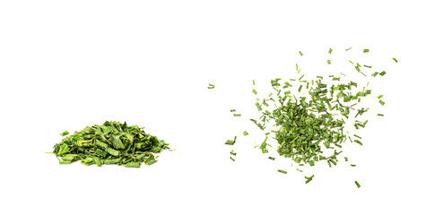 Obraz premium Scattered dry chive pile isolated. Dried green onion flakes, chopped dried spring onion on white