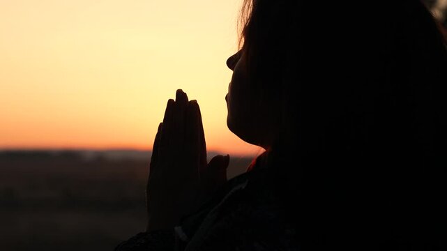 girl woman praying at sunset, hand sunset faith pain, asking heaven for help, girl sunset contemplation, silent prayer silhouette, sunset spiritual practice, evening devotion calm, girl meditating