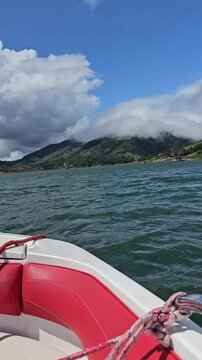 Viaje en lancha lago calima