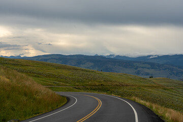Naklejka premium Grand Loop Road Curves Left Below Mount Washburn In Yellowstone