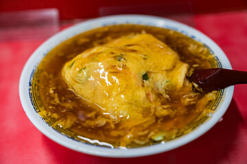 日本の中華料理の天津飯