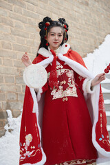 Obraz premium Asian girl wearing Chinese red Hanfu outdoors on a snowy day