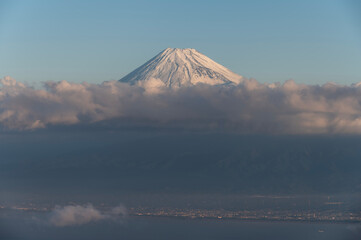 Fototapeta premium Morning view of Mount Fuji from Darumayamakogen Tenbodai, an observation deck in Izu, Shizuoka, Japan 
