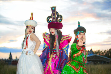 Obraz premium Three Mongolian girls wearing traditional Mongolian tribal costumes