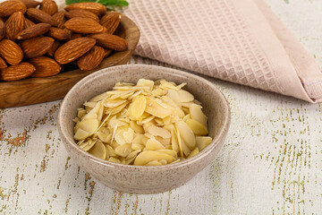 Sliced almond nut for culinary