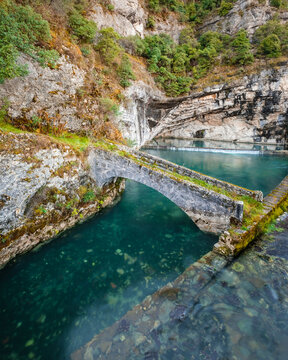 Dating back to the 1st century BC the Fontaine de Chartreux, a natural Vauclusian spring 137 metres deep, now provides fresh water for the town of Cahors in the Lot region of France