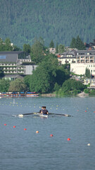 Obraz premium Avironneurs sur le lac de Bled