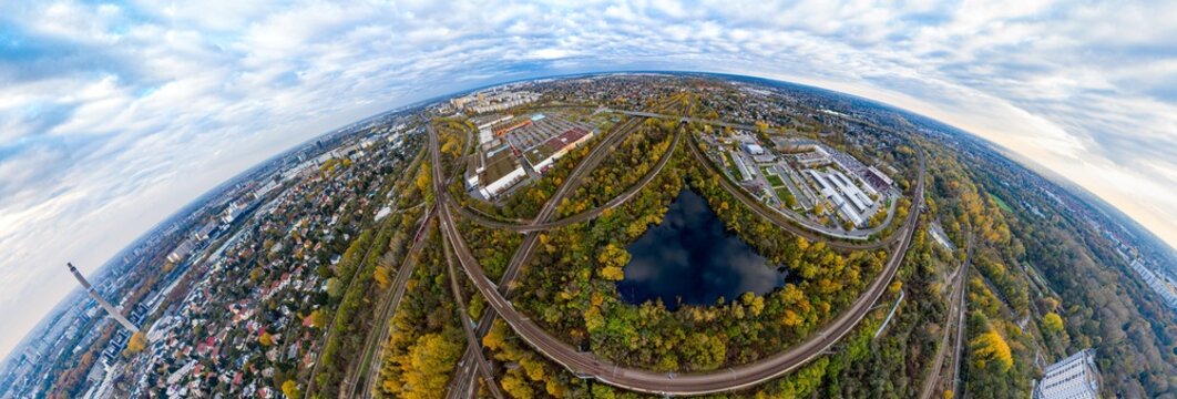 Berlin Biesdorf Eisenbahnkreuz Panorama aus der Luft. Luftbild Panorama Dreieckssee. Biesdorfer Kreuz