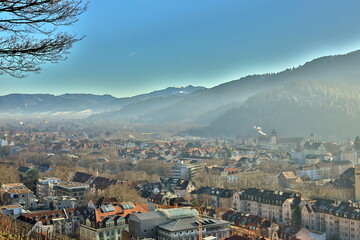 Der Osten von Freiburg im Winter bei Inversionswetter