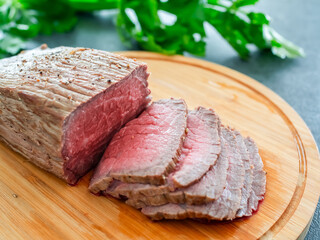 切り分けたローストビーフ
