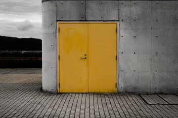 黄色い扉