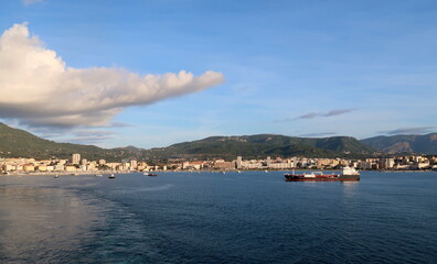 port d'Ajaccio en Corse arrivée par la mer